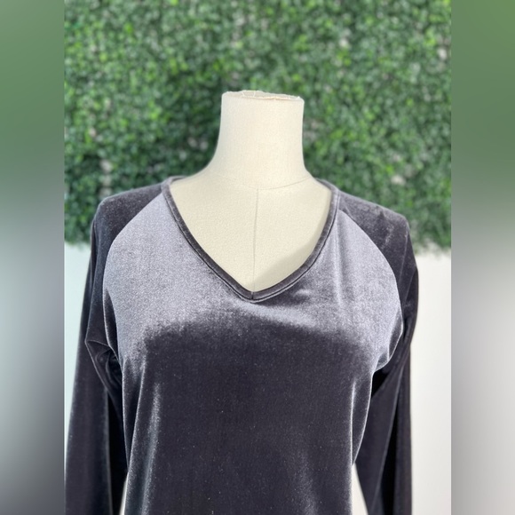 NY & Co Women's Y2K Blouse Top Crushed Velvet Gray Long Sleeve Small - Picture 2 of 9